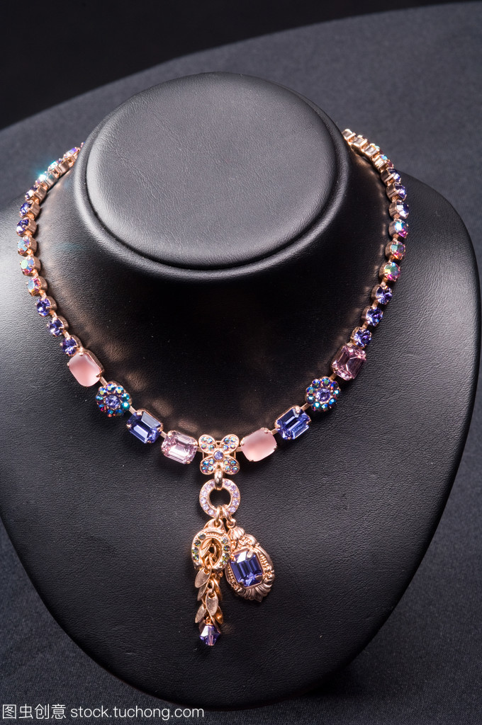 珠宝首饰 永恒魅力的璀璨象征